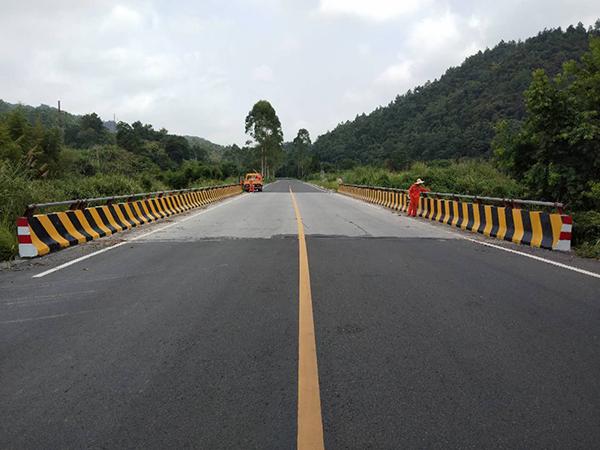 Bridge reflective paint